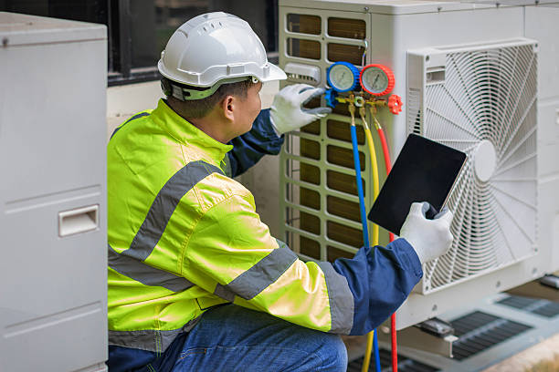 Professional Hvac technician working in Lamar, SC